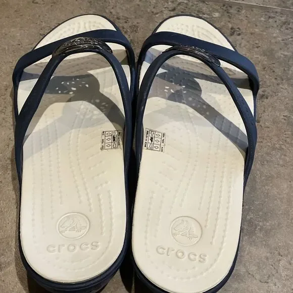 CROCS Sanrah Circle Slide Sandal Shoe Womens Size 7 Medallion Comfort Casual - Picture 5 of 13